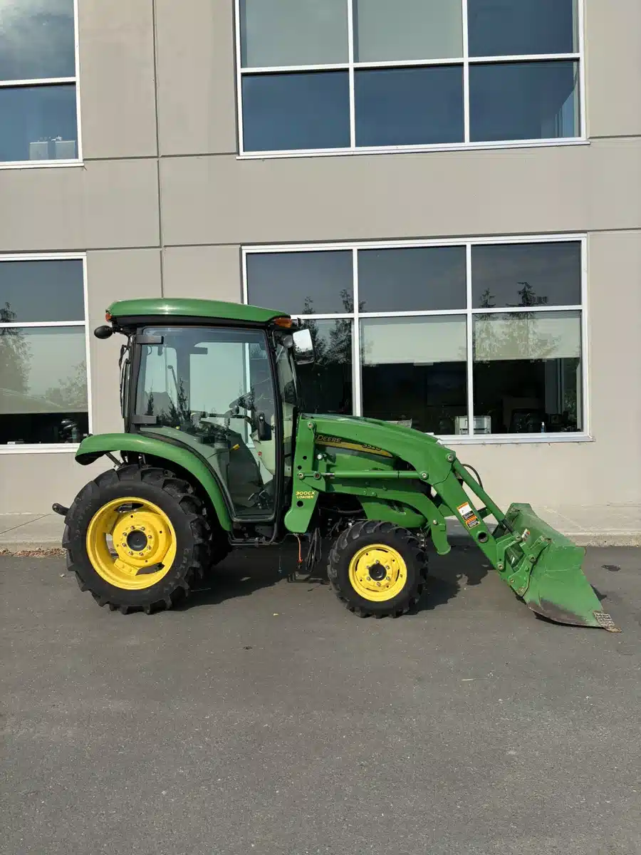 Gallery image 2 for 2010 John Deere 3520 Tractor