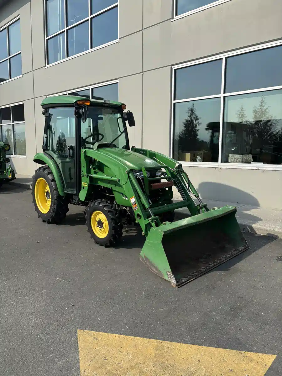 Gallery image 1 for 2010 John Deere 3520 Tractor