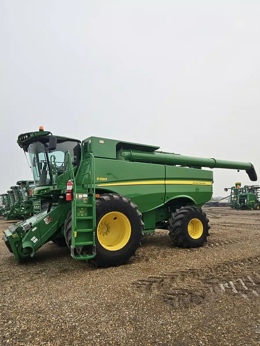 Gallery image 1 for 2013 John Deere S680 Combine