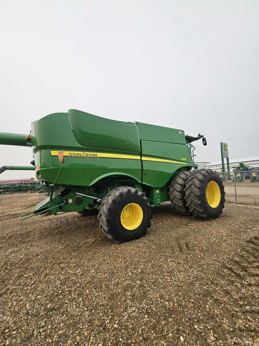 Gallery image 2 for 2013 John Deere S680 Combine