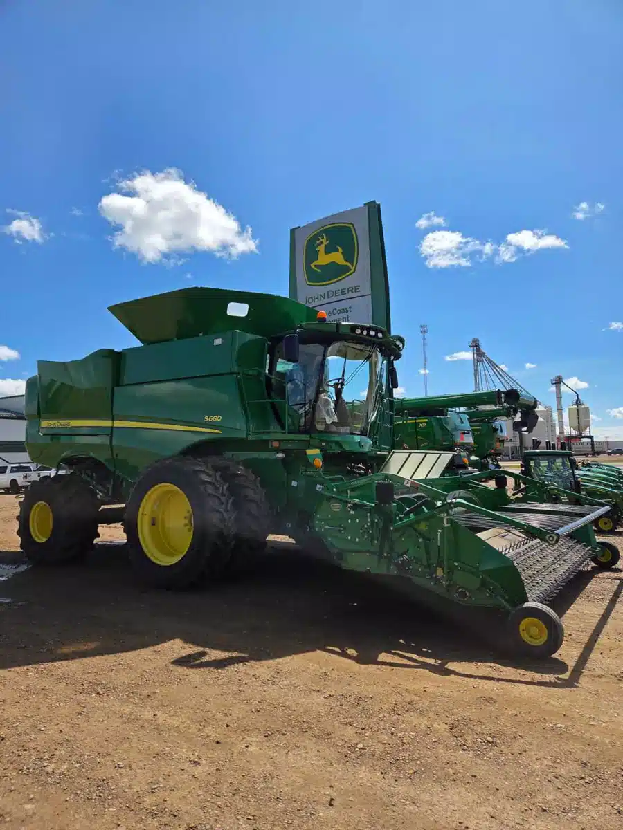 Gallery image 1 for 2015 John Deere S680 Combine