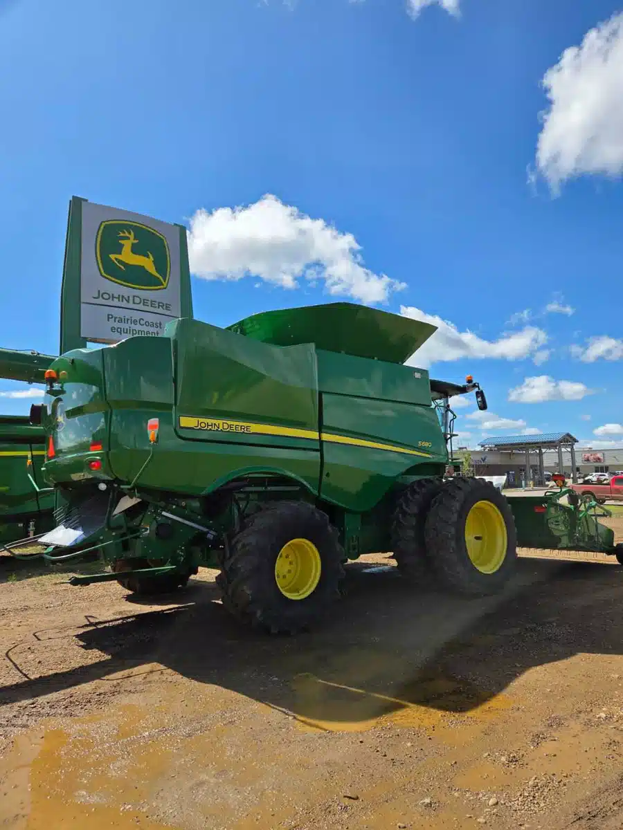 Gallery image 2 for 2015 John Deere S680 Combine