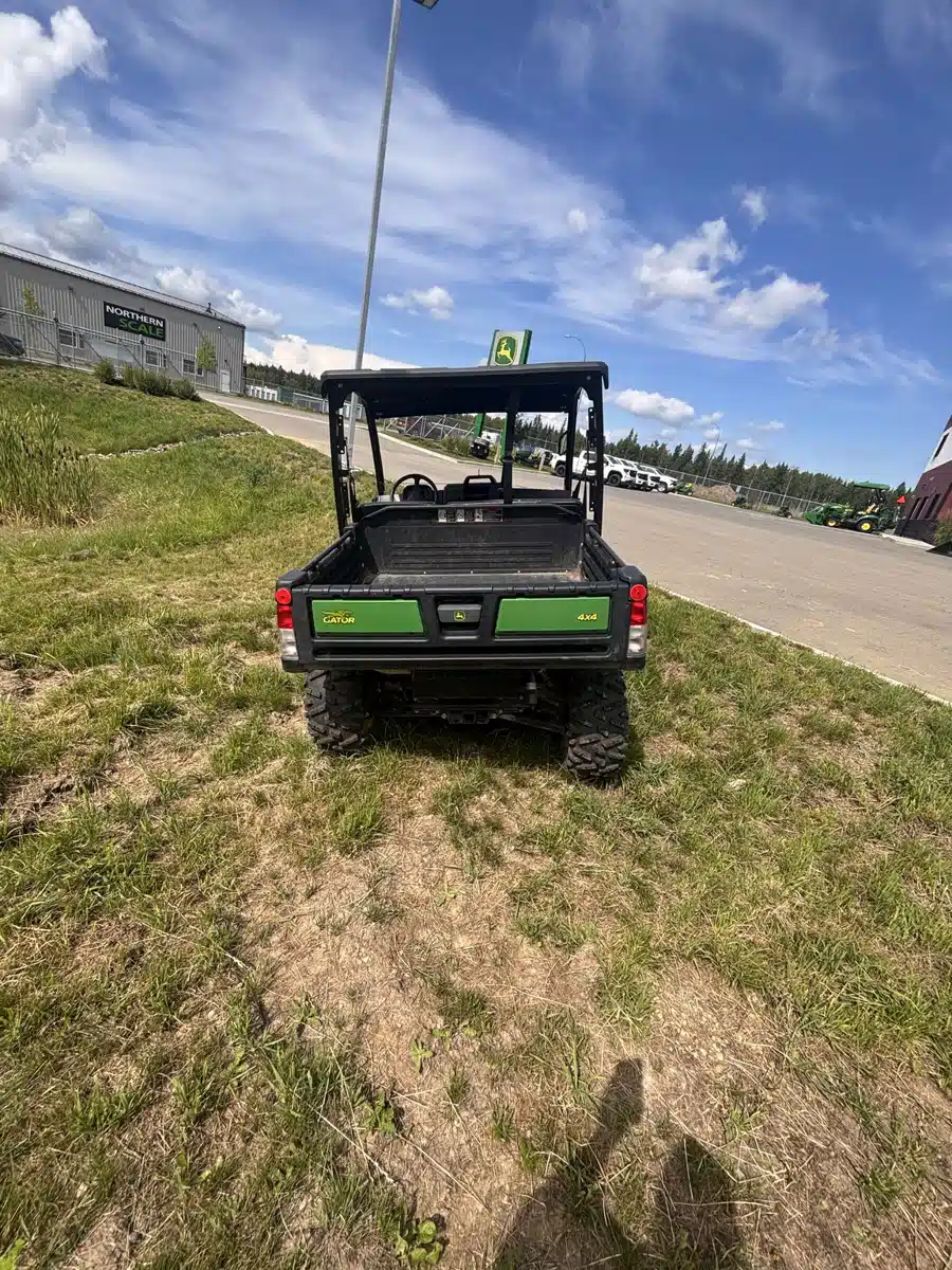 Gallery image 2 for 2023 John Deere XUV 835M Utility Vehicle