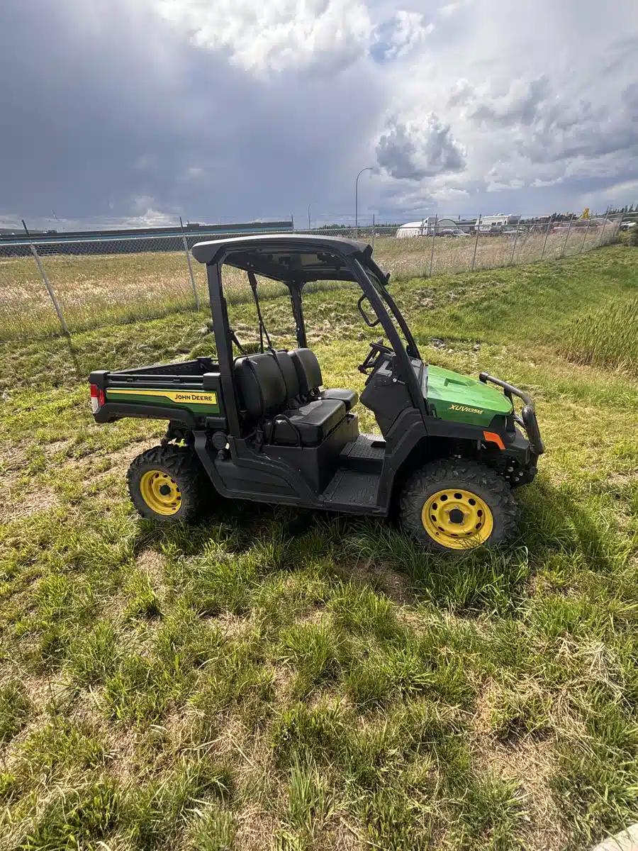 Gallery image 1 for 2023 John Deere XUV 835M Utility Vehicle