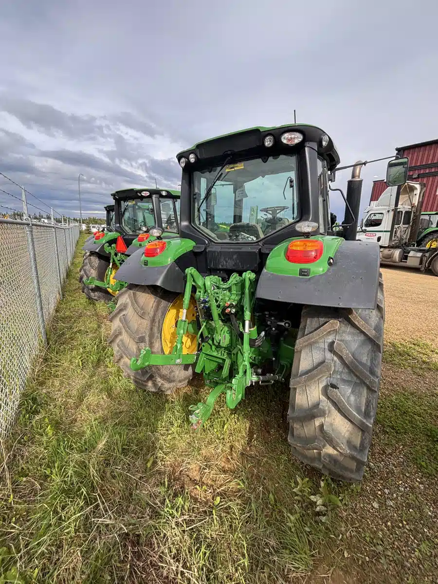 Photo de la Galerie 2 pour 2025 John Deere 6155M Tracteur