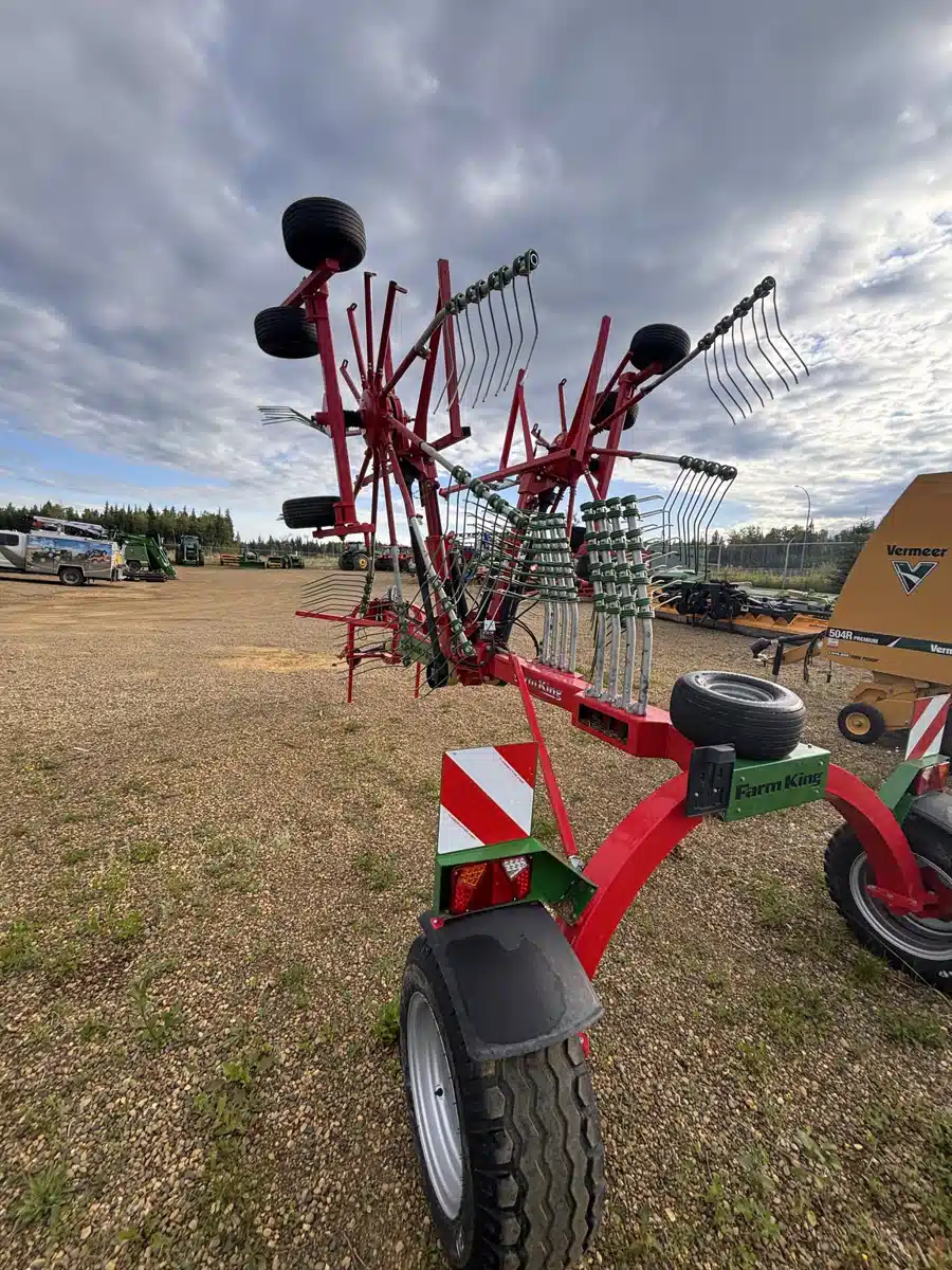 Photo de la Galerie 1 pour 2023 Buhler Farm King RR7700FK râteau