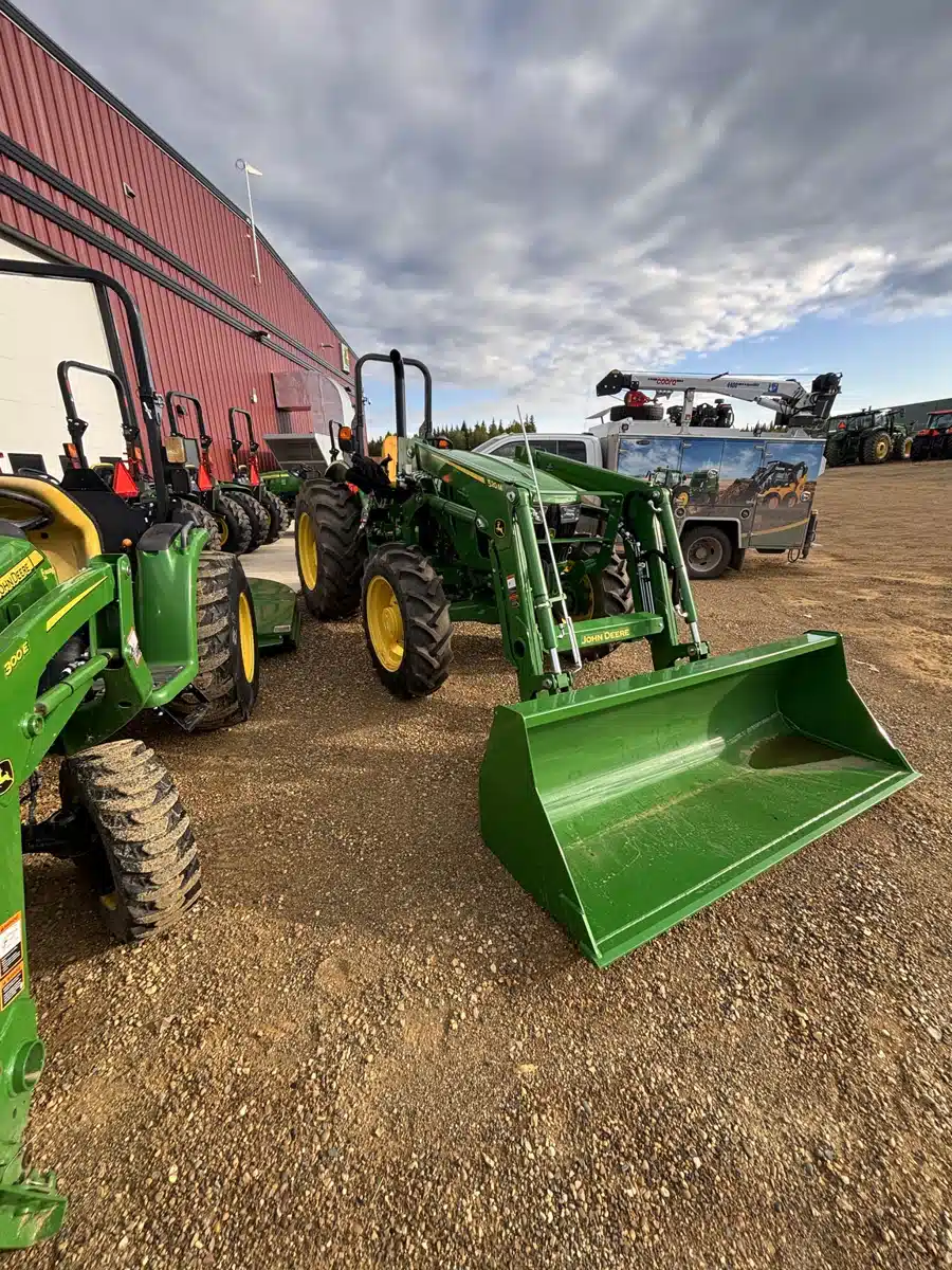 Photo de la Galerie 1 pour 2023 John Deere 5050E Tracteur