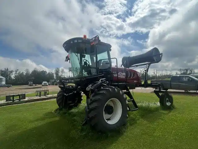 Gallery image 2 for 2014 MacDon M155 Windrower