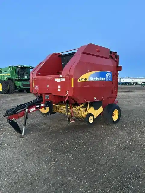 Gallery image 1 for 2010 New Holland RB7090 Round Baler