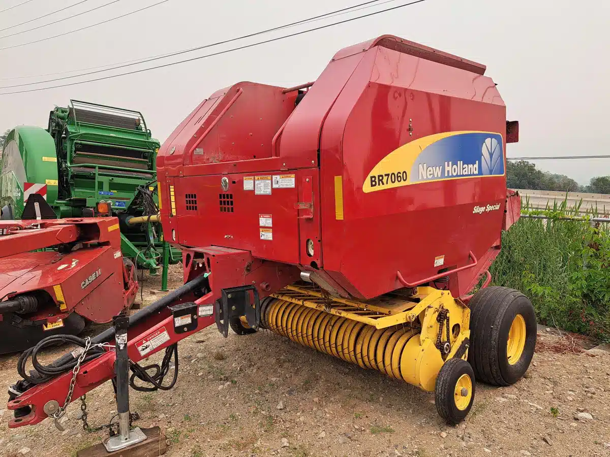 Photo de la Galerie 1 pour 2009 New Holland BR7060 Presse à Balle Ronde
