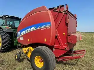 Gallery image 2 for 2016 New Holland ROLL-BELT 560 Round Baler
