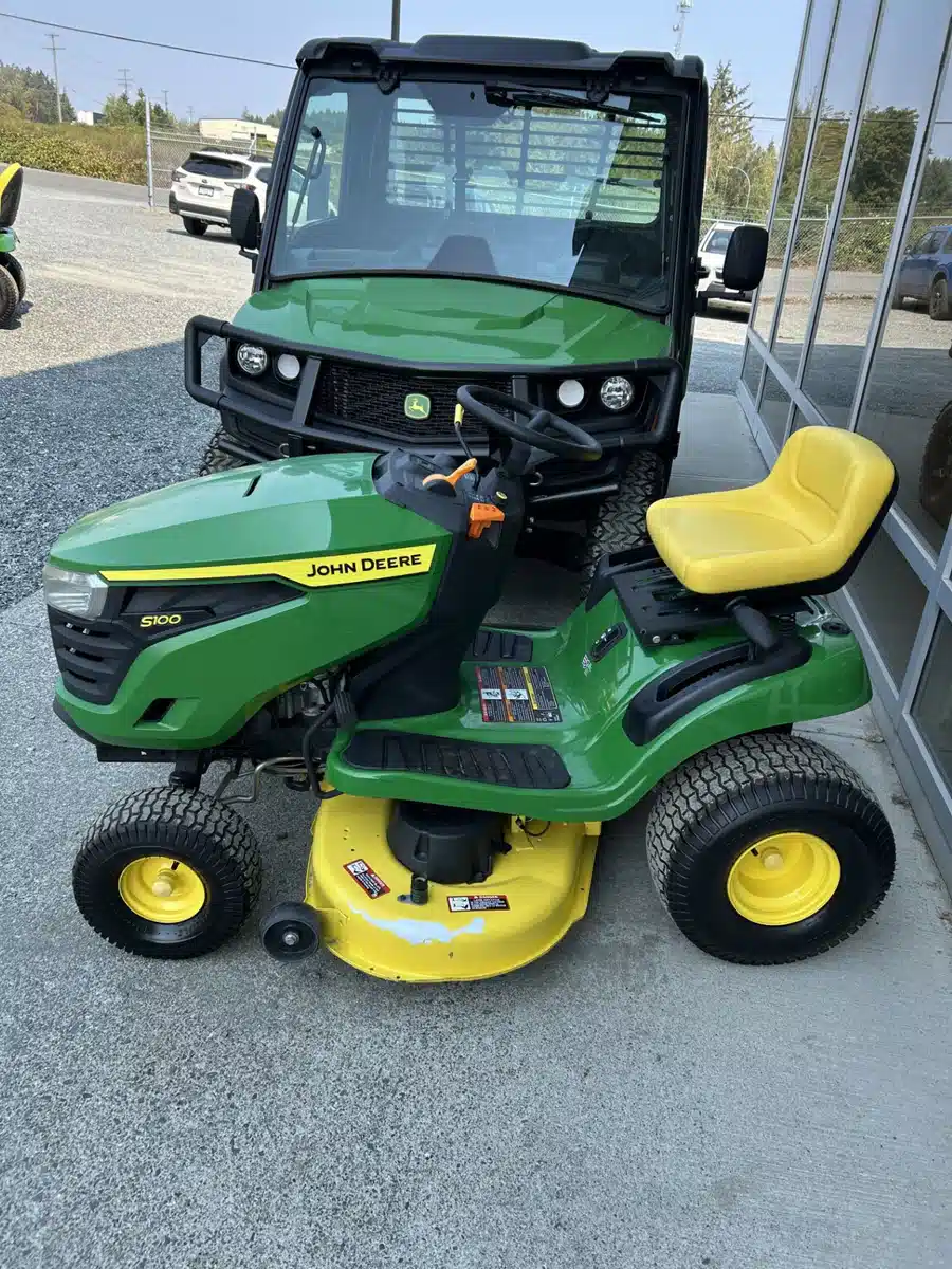 Photo de la Galerie 1 pour 2022 John Deere S100 Tracteur à pelouse