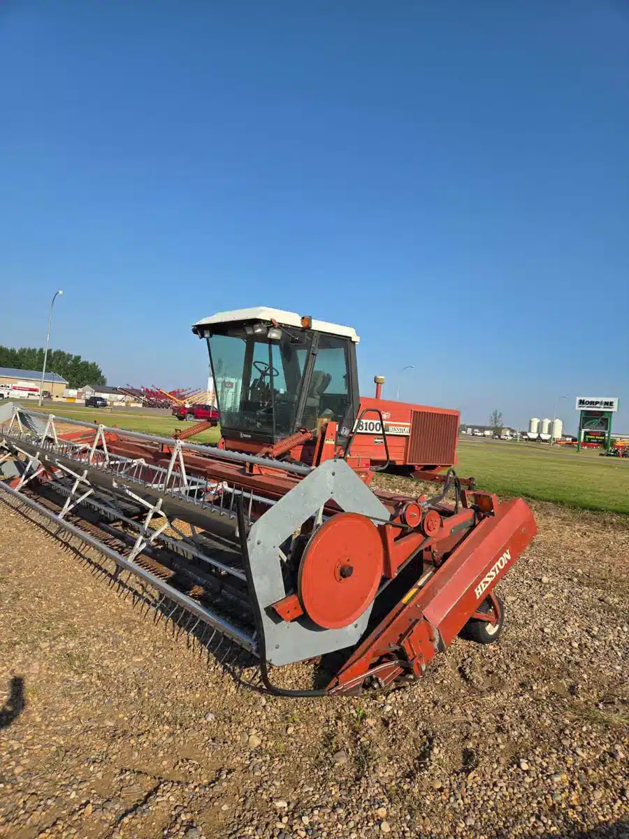 Photo de la Galerie 2 pour 1993 Hesston 8100 Andaineur
