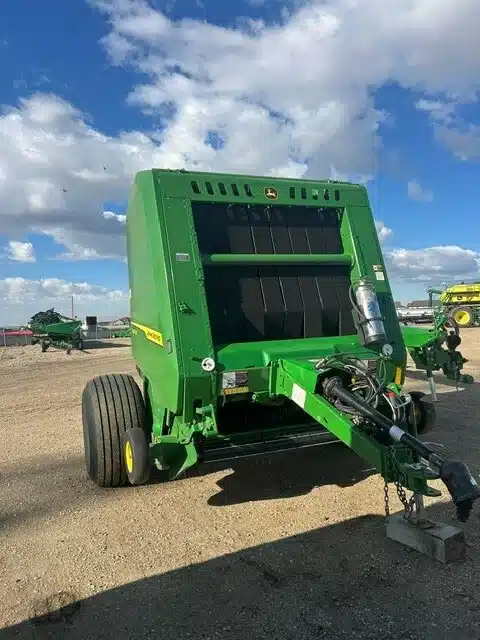 Photo de la Galerie 1 pour 2024 John Deere 561M Presse à Balle Ronde