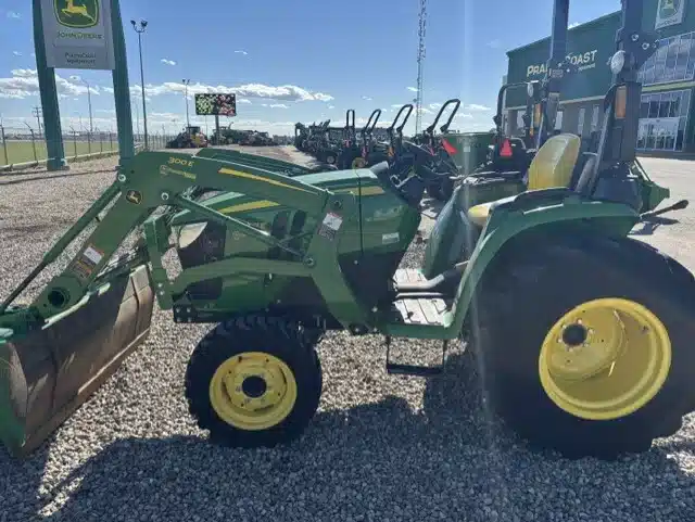 Gallery image 2 for John Deere 3038E Tractor
