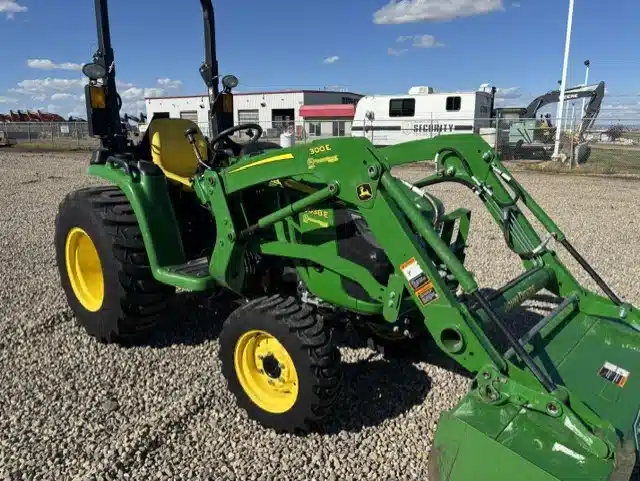 Gallery image 1 for John Deere 3038E Tractor
