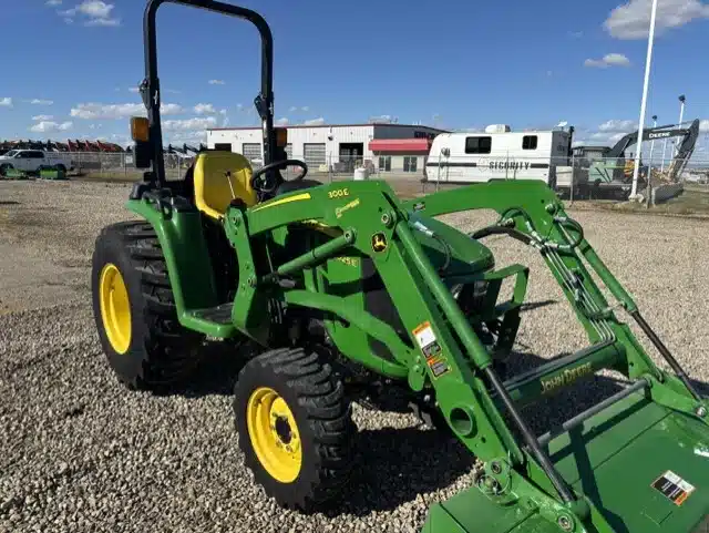 Photo de la Galerie 1 pour 2021 John Deere 3025E Tracteur