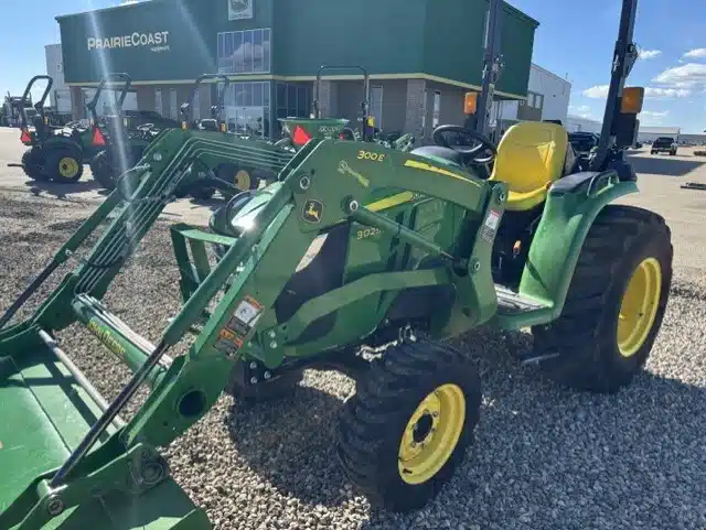 Photo de la Galerie 2 pour 2021 John Deere 3025E Tracteur