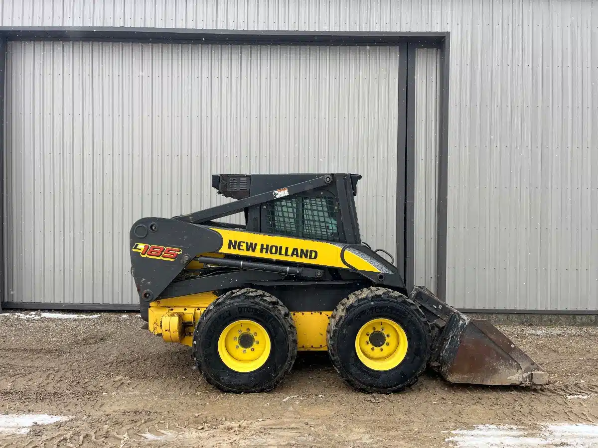 Gallery image 1 for Used 2006 New Holland L185 Skid Steer