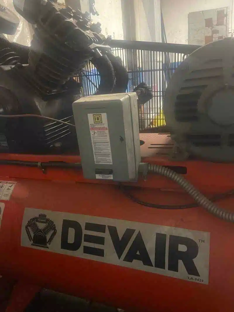 Gallery image 2 for Used ***MANUFACTURER NOT SPECIFIED*** Devair Horizontal Air Compressor Air Compressor