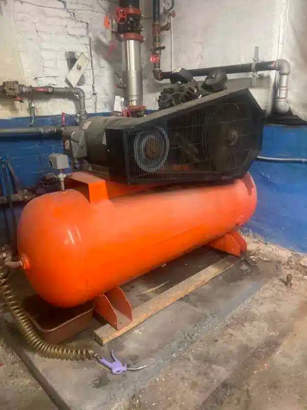 Gallery image 1 for Used ***MANUFACTURER NOT SPECIFIED*** Devair Horizontal Air Compressor Air Compressor