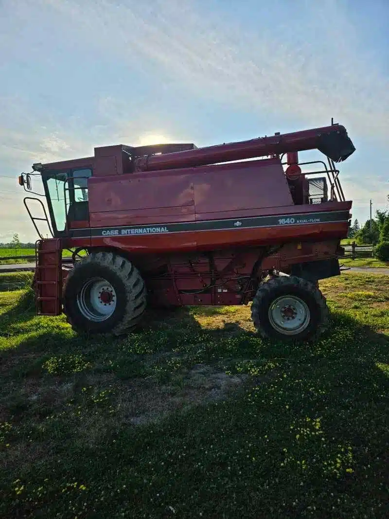 Gallery image 2 for Used 1992 Case 1640 Combine