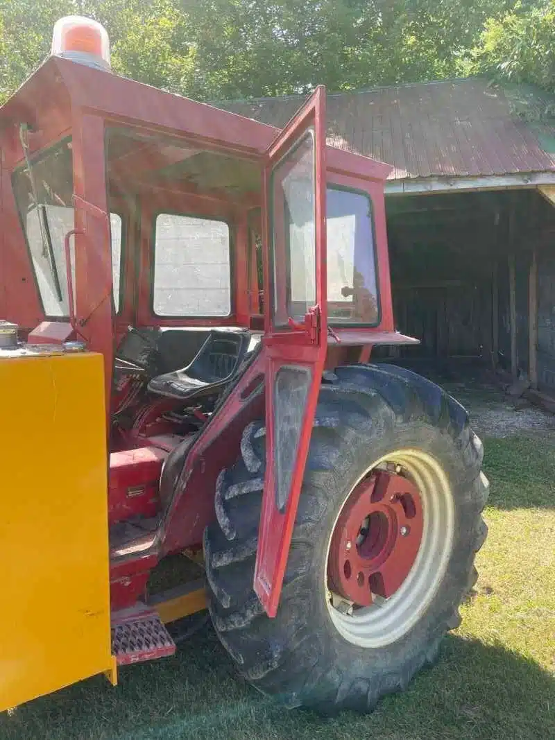 Gallery image 2 for Used C/IH 674 Tractor