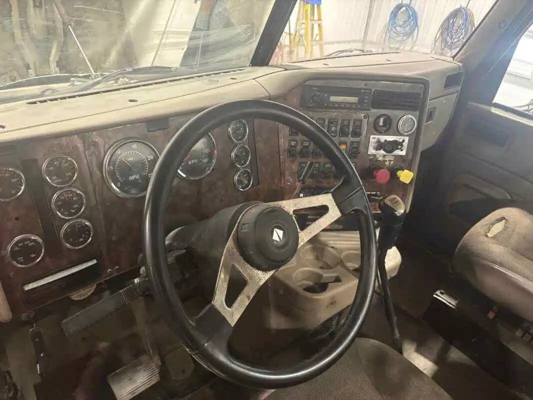 Gallery image 2 for Used 2006 International 9200i Truck - Grain