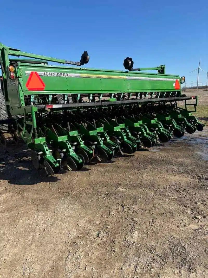 Gallery image 1 for Used John Deere 1530 Planter