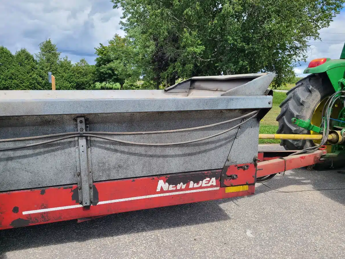 Gallery image 2 for Used New Idea 3732 Manure Spreader