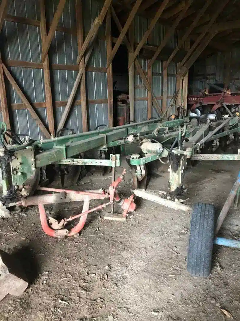 Gallery image 2 for Used John Deere 350 Plow