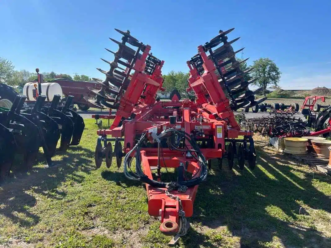 Used 2015 Kuhn Excelerator 8000 Vertical Tillage