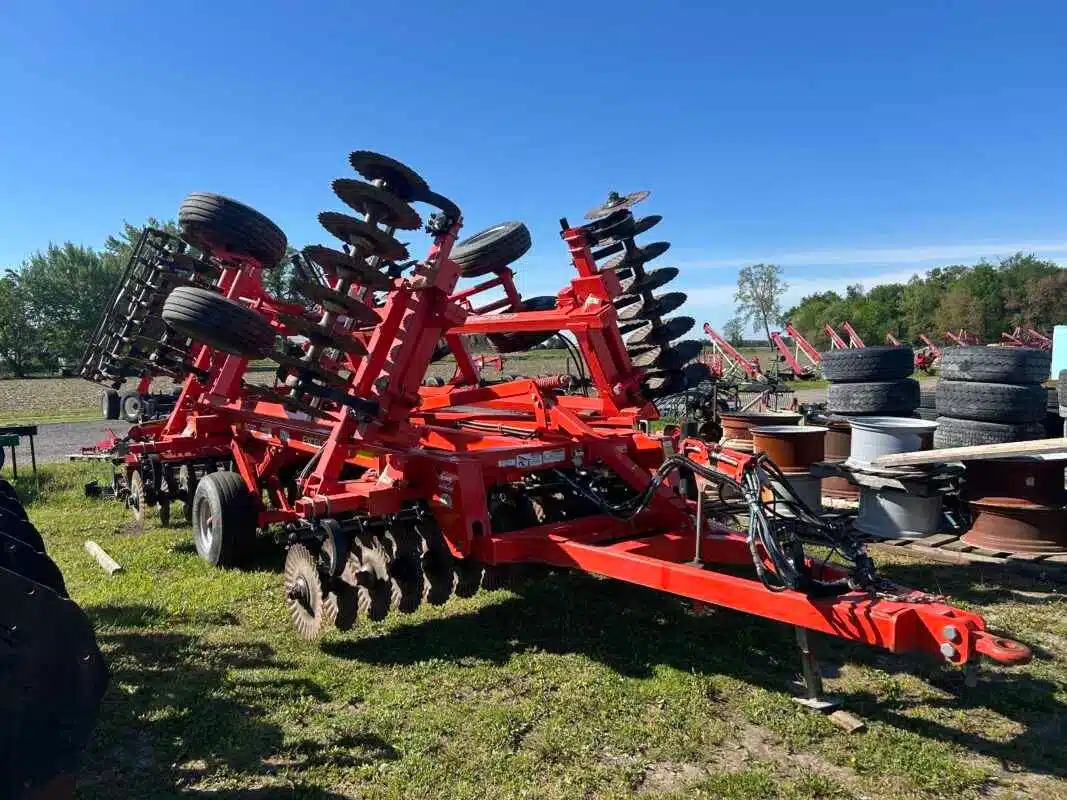 Gallery image 2 for Used 2015 Kuhn Excelerator 8000 Vertical Tillage