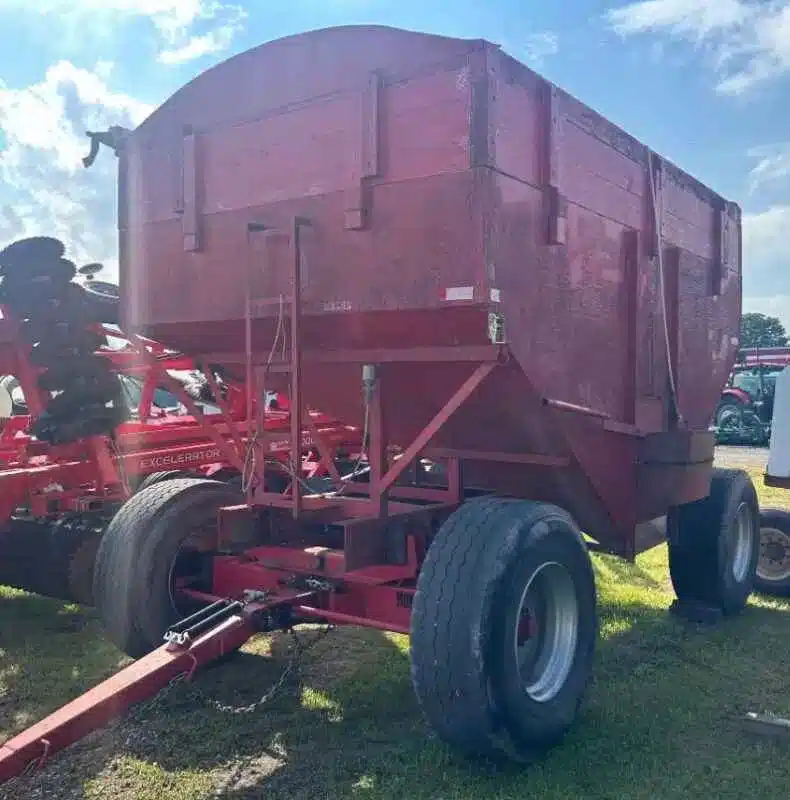 Gallery image 2 for Used Unspecified 425 bushel wagon Grain Cart