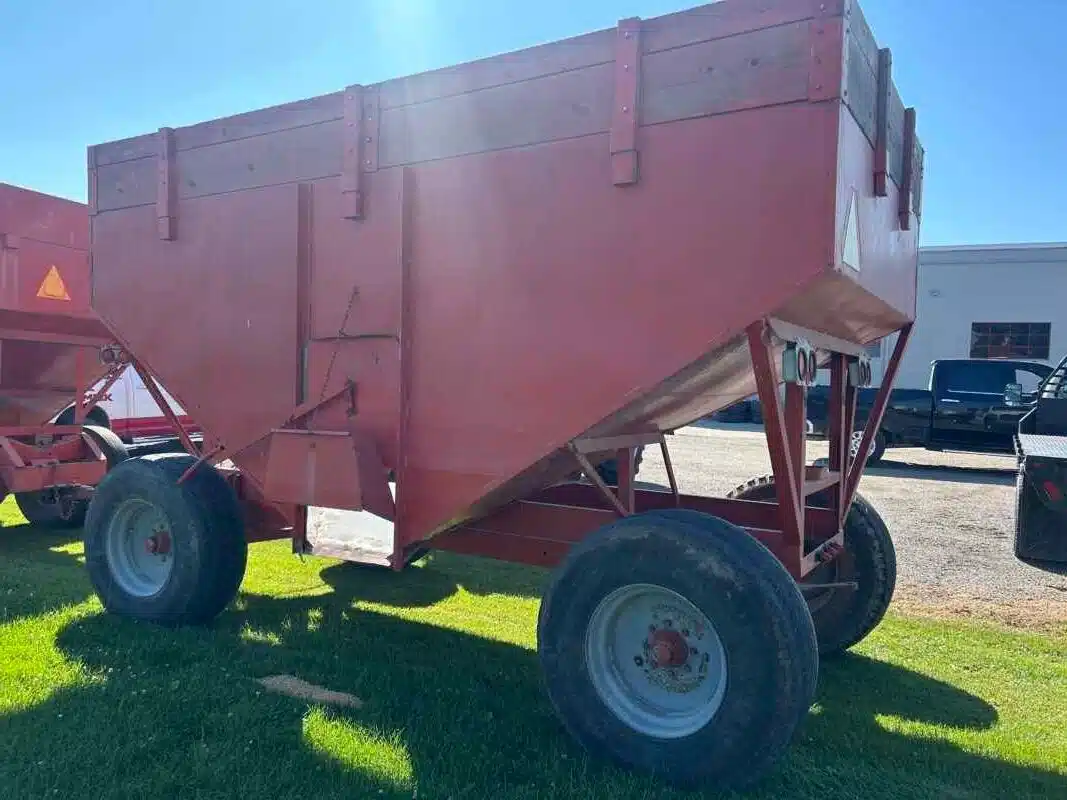 Gallery image 2 for Used Unspecified Maurice Derynck 450 Bushel Wagon Gravity Box