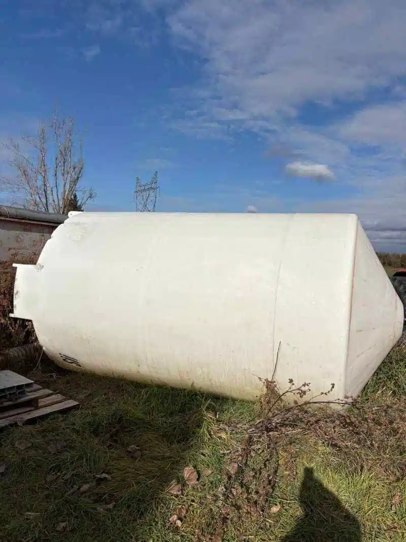 Used Unspecified Cone bottom 3000 Gallon Poly Tank Tank