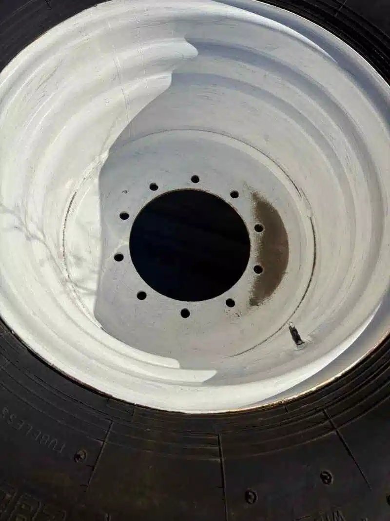 Gallery image 2 for Used Unspecified Pair of 28L-26 Tires on 10 bolt rims Tires