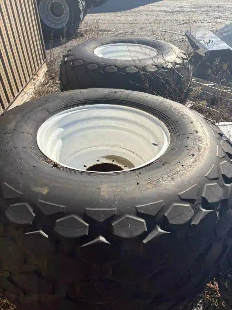 Gallery image 1 for Used Unspecified Pair of 28L-26 Tires on 10 bolt rims Tires