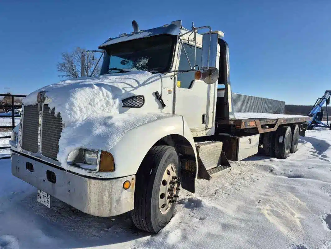 Gallery image 2 for 2004 Kenworth 2004 Kenworth Tilt & Load Truck - Pickup