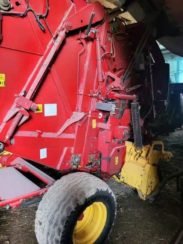 Gallery image 2 for 2018 New Holland ROLL-BELT 450 Round Baler