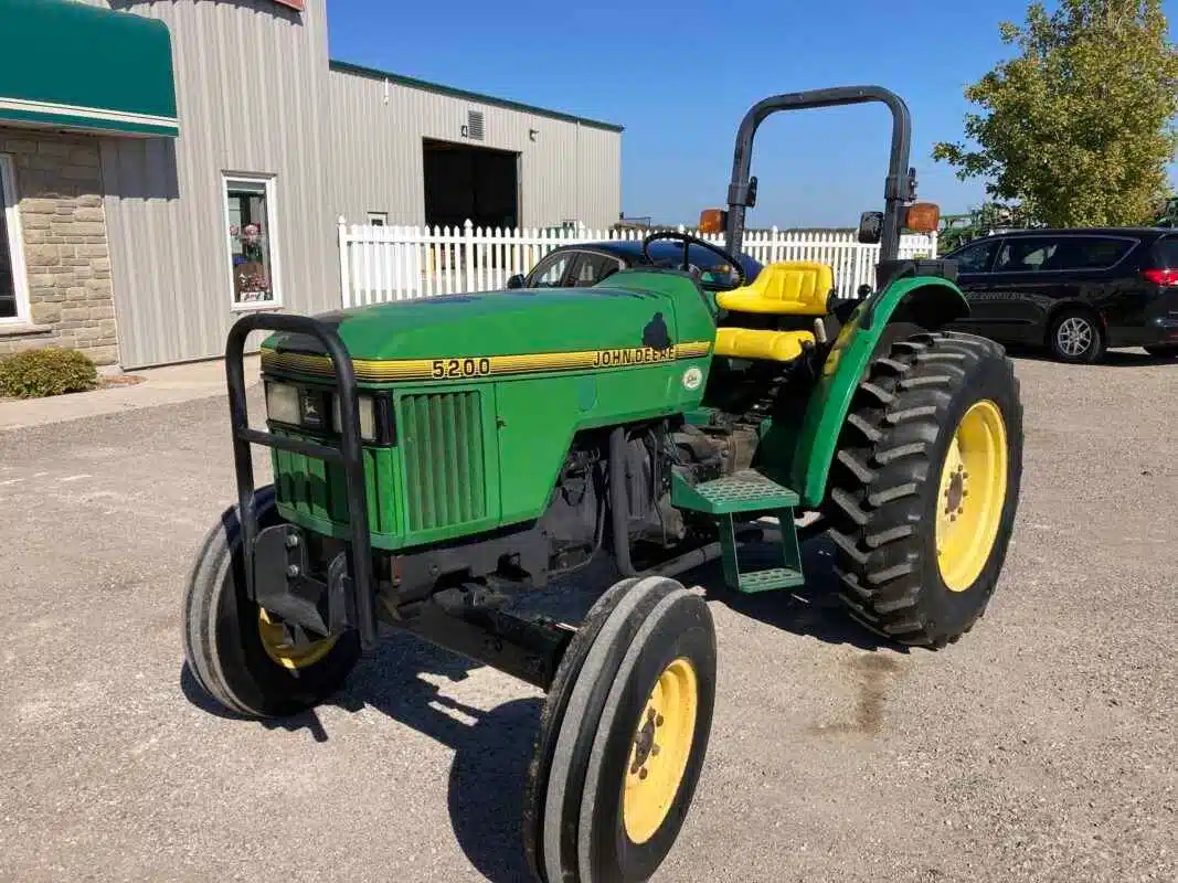 Gallery image 1 for 1994 John Deere 5200 Tractor