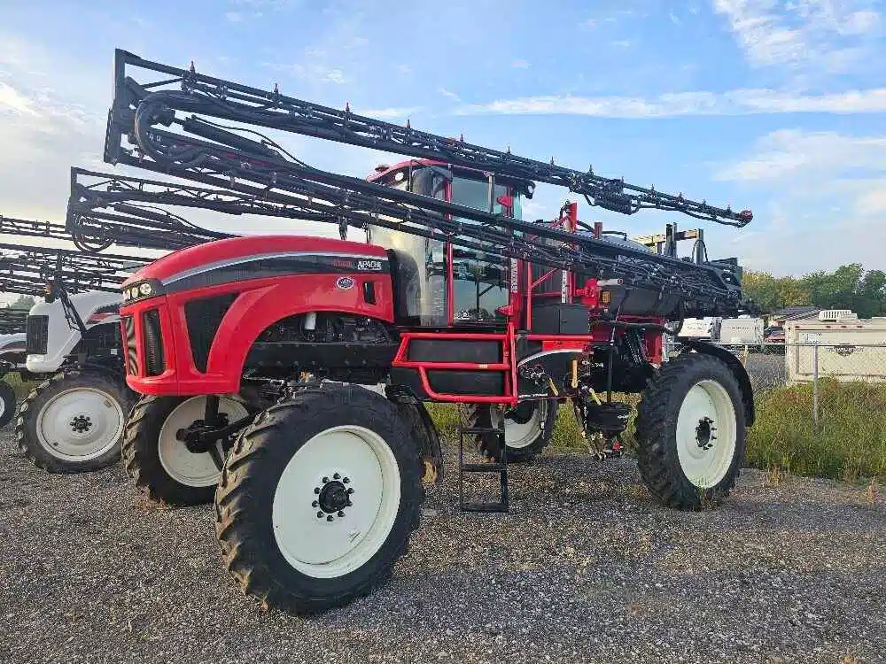Gallery image 1 for 2017 Apache AS1020 Sprayer - Self Propelled