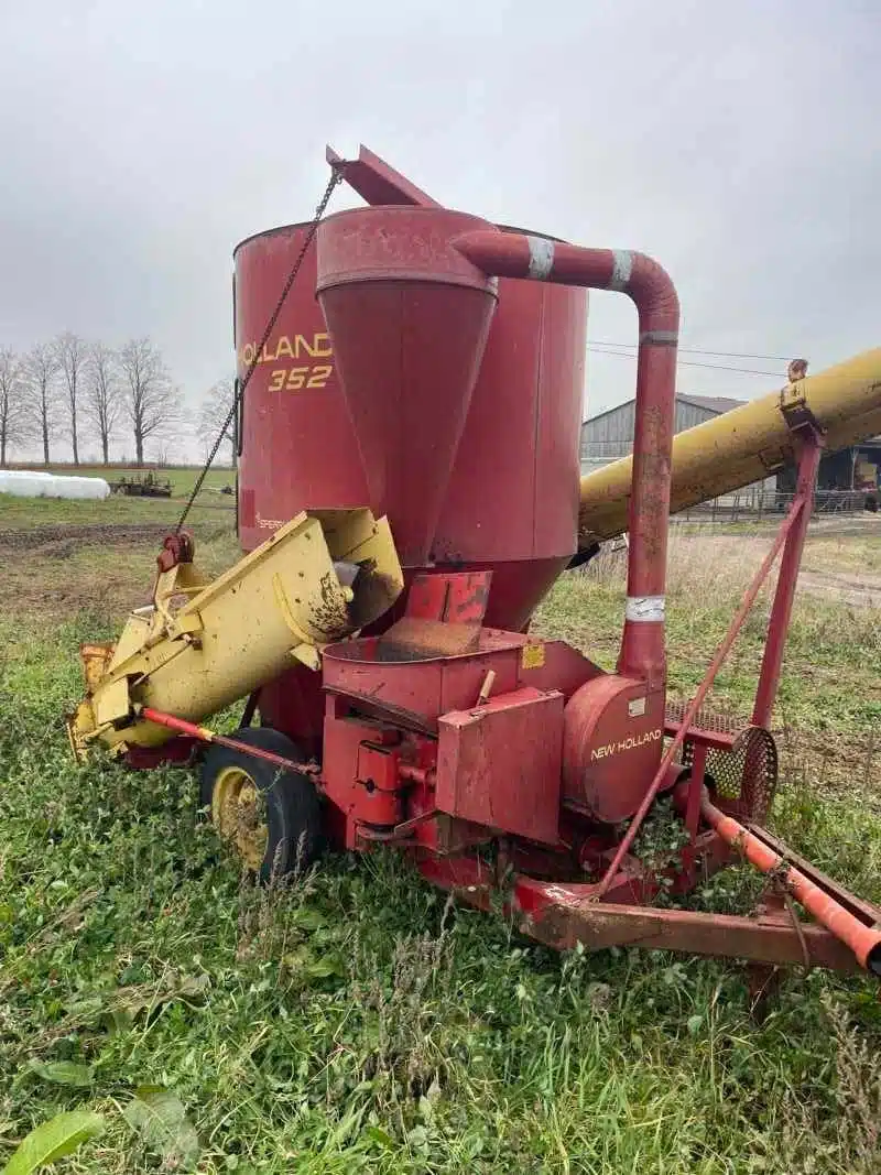 Gallery image 1 for New Holland 352 Mix Mill