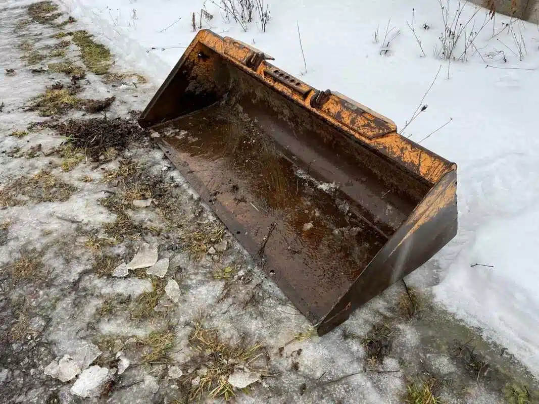 Gallery image 2 for Case IH Case 72? skidsteer Bucket