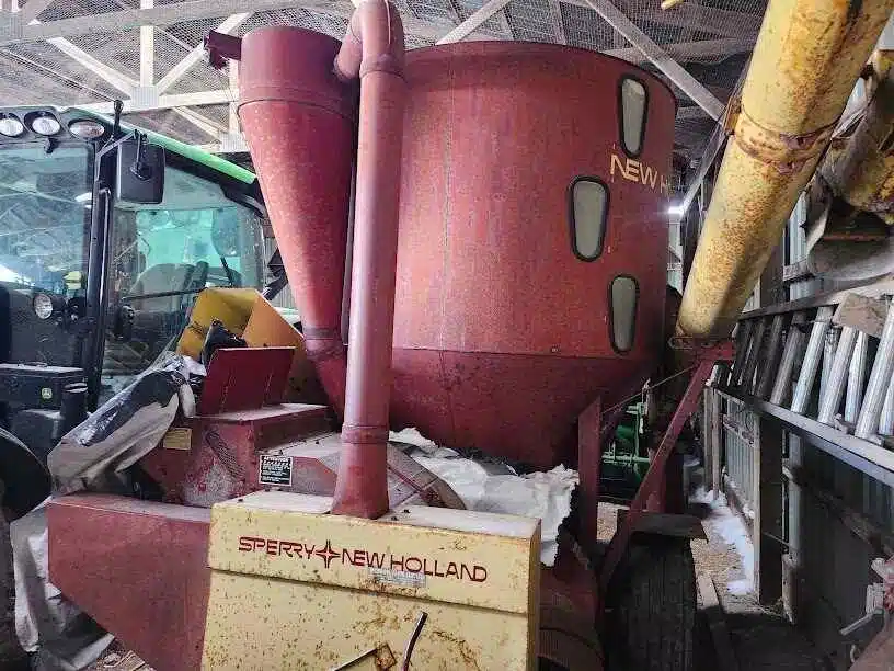 Gallery image 2 for 1981 New Holland 355 Mix Mill
