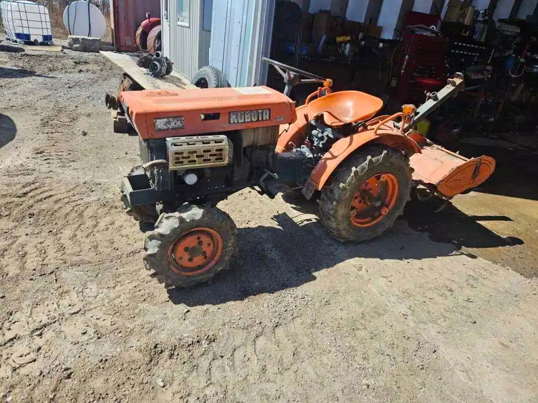 Kubota B5000 Tractor