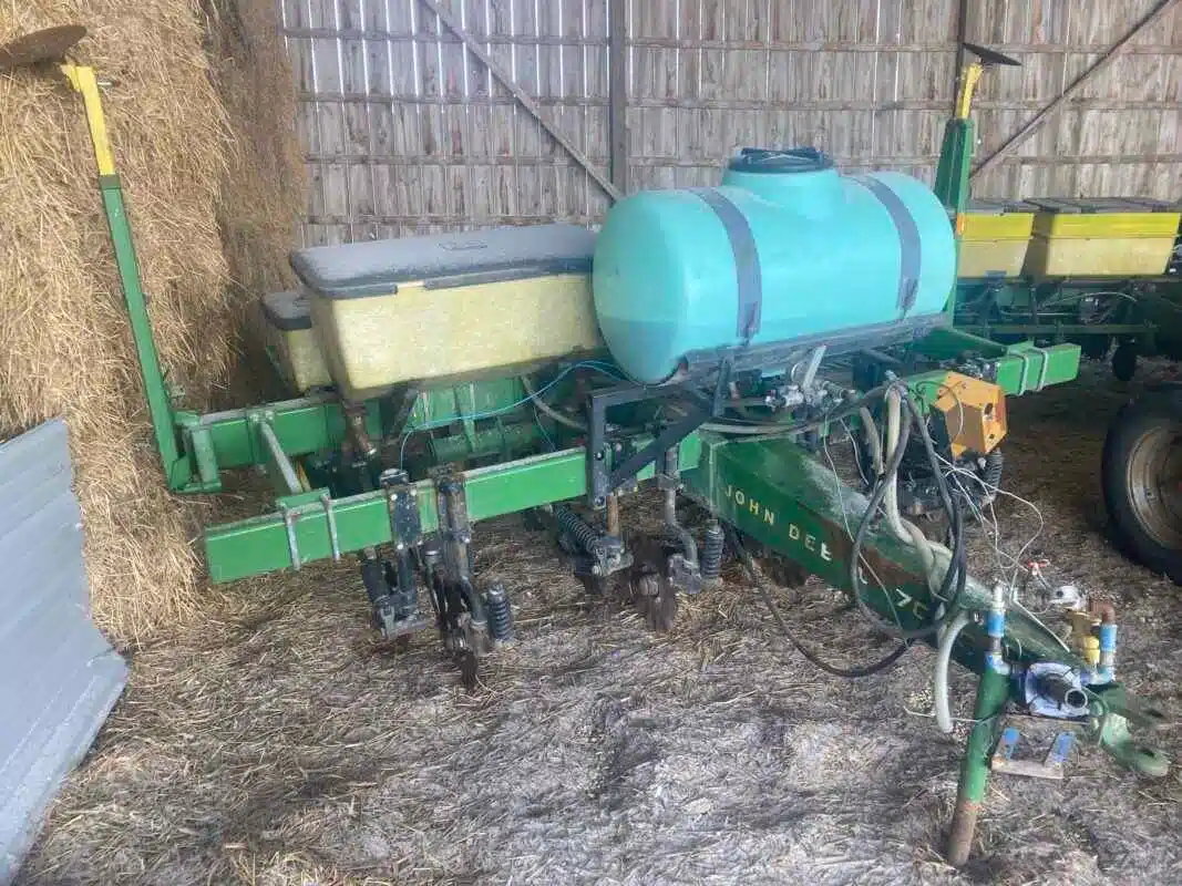 Gallery image 2 for John Deere 7000 Planter