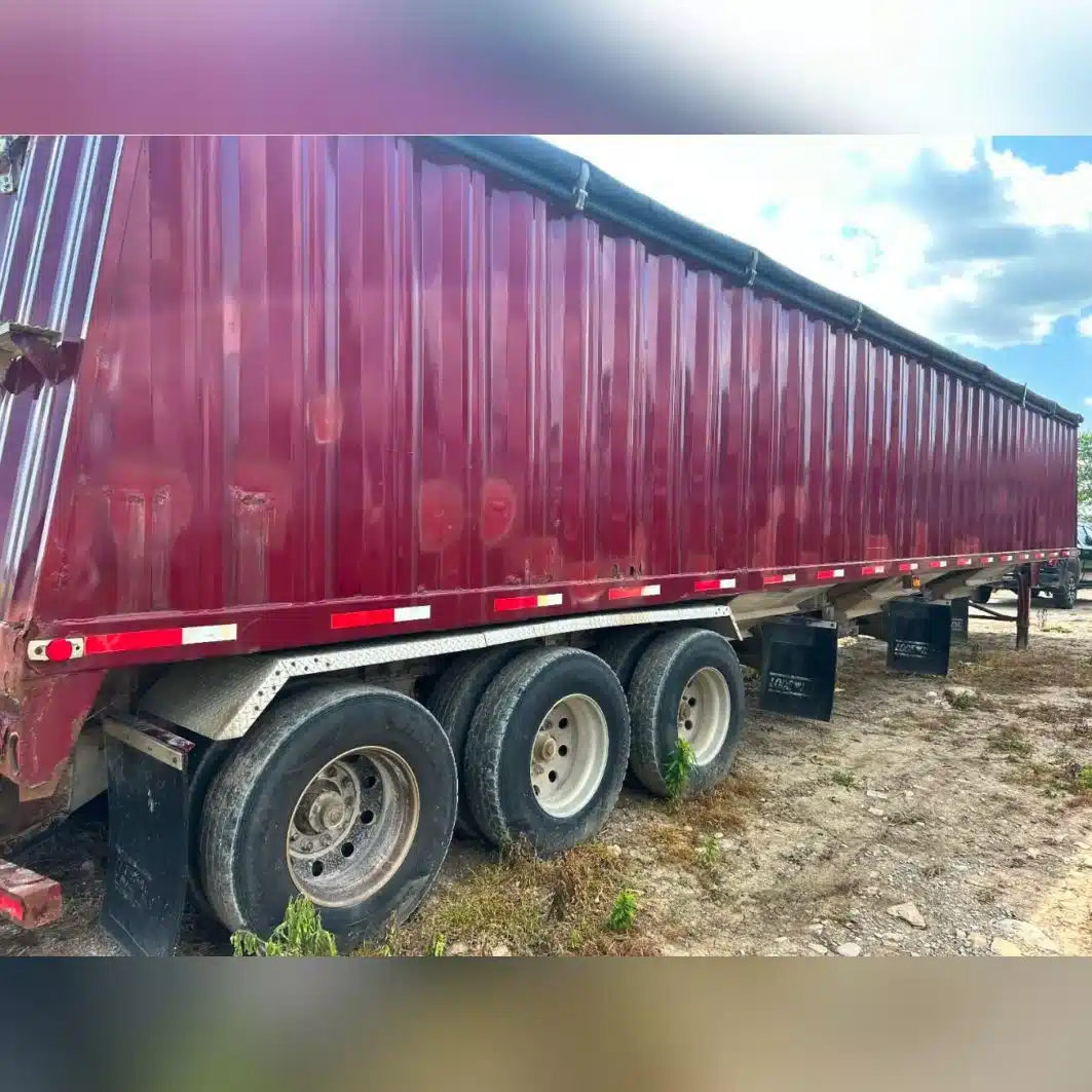 Photo de la Galerie 1 pour 2002 Load King 4 compartment steel trailer 3 axle
