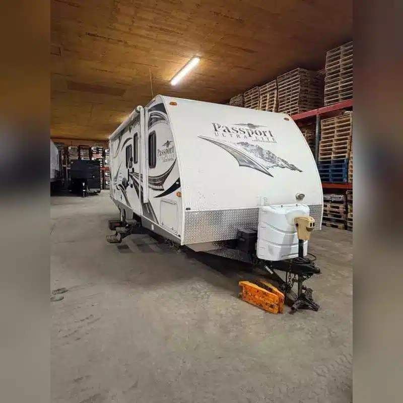 Photo de la Galerie 1 pour Passport Ultra Lite Limited Edition BunkHouse Travel Trailer Véhicule tout-terrain