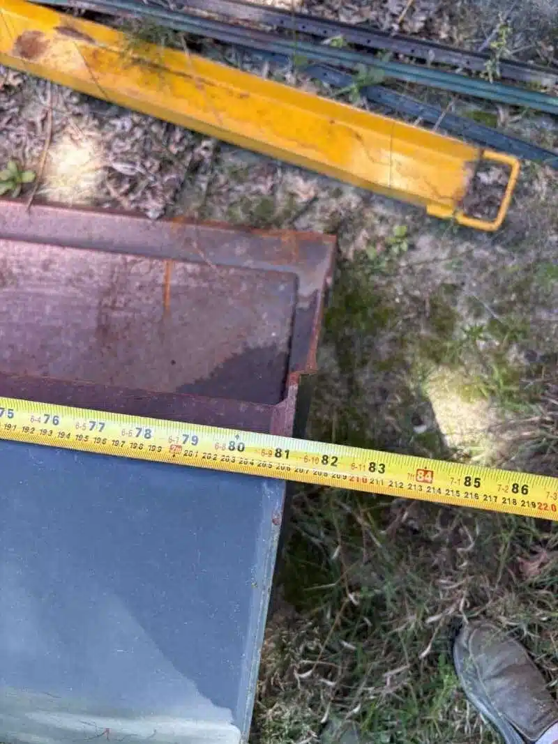Photo de la Galerie 2 pour 7 ft quick hitch Stoll bucket for a F220 loader Accessoires